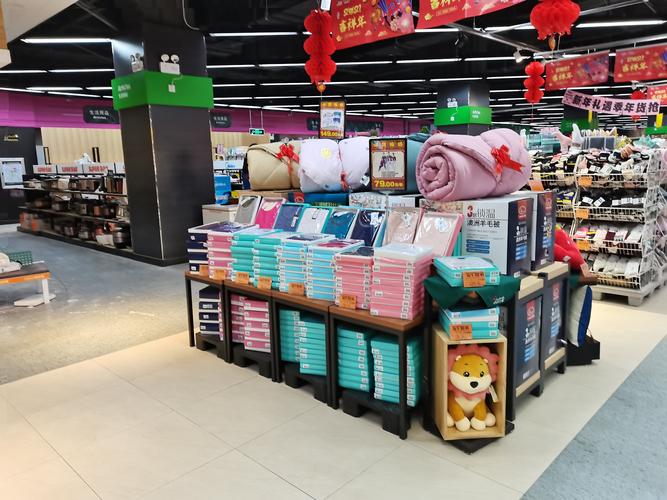 通城店百货用品调整改造后陈列焕新颜，1月20日打造舒适购物新体验